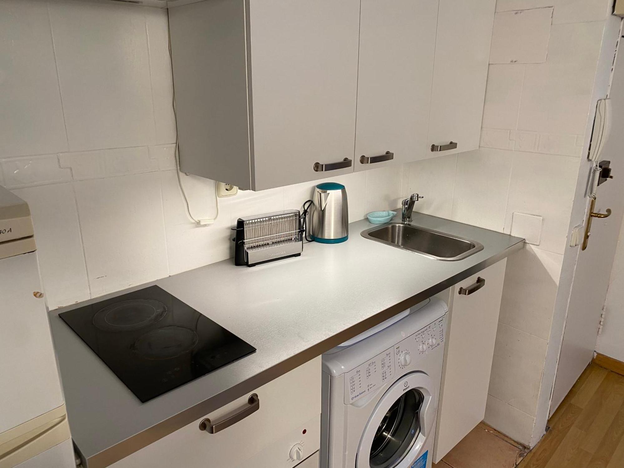 San Bernabe, Apartamento Para 2 En Las Vistillas Junto A Metro Puerta De Toledo Madrid Bagian luar foto